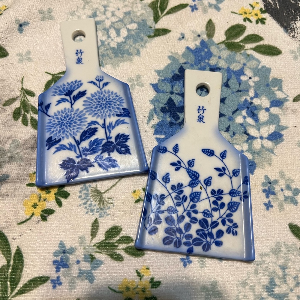 Vintage Japanese orishigane ginger grater , blue & white ceramic - set of 2